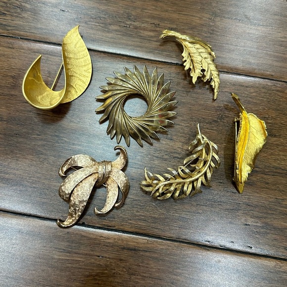 Vintage Gold Tone Brooch Set of 6 - Picture 1 of 4